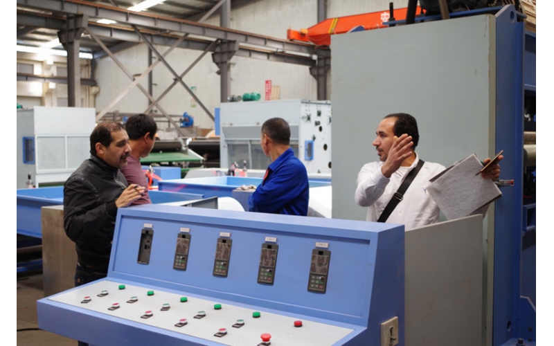 埃及客户采购无胶棉电烘箱生产线